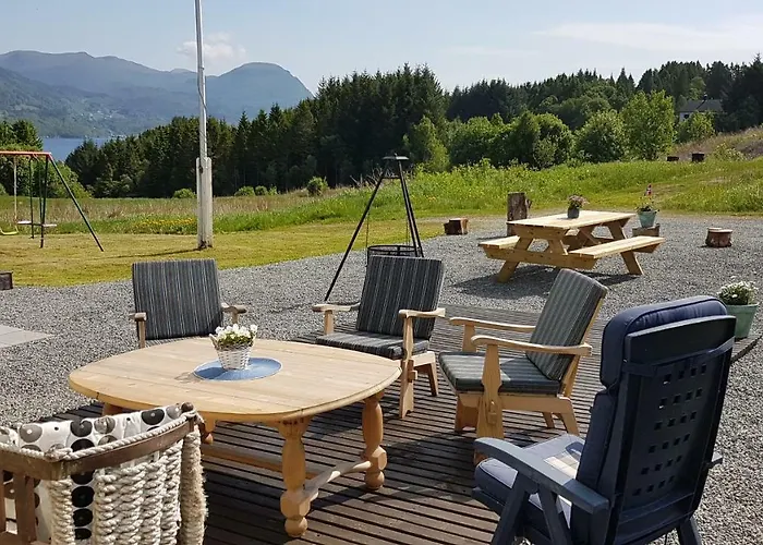 Leite Gård Near Atlantic Road In Hustadvika Lyngstad