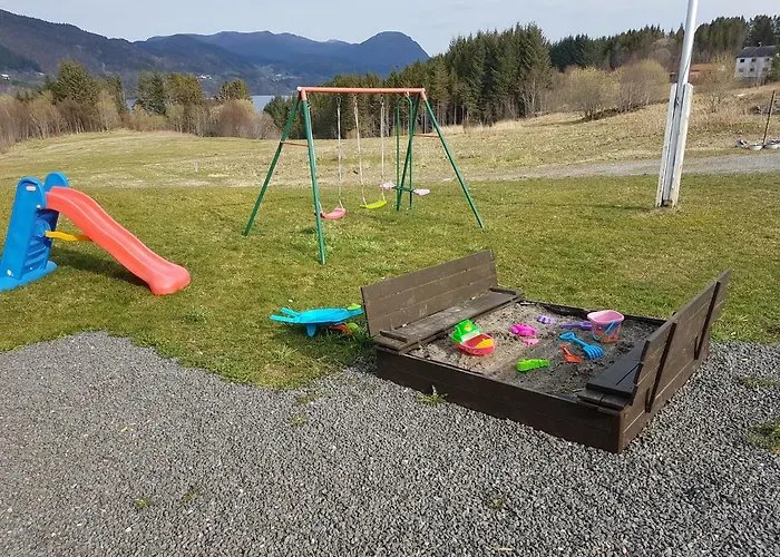 Leite Gård Near Atlantic Road In Hustadvika * Lyngstad