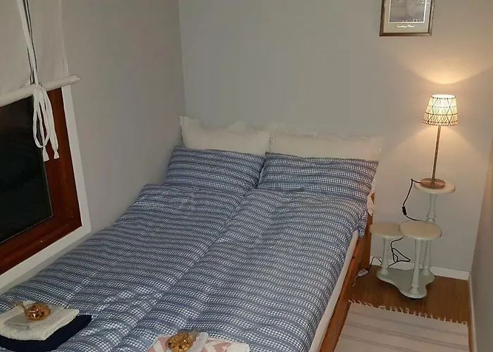 Leite Gard Near Atlantic Road In Hustadvika * Lyngstad