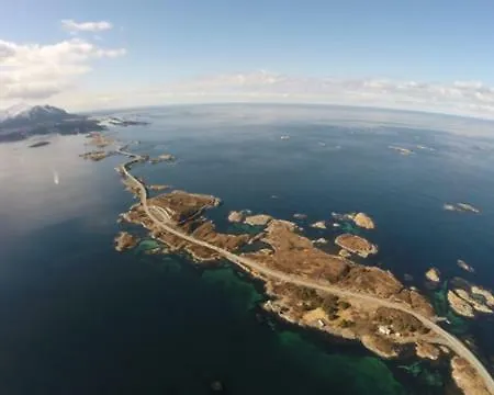 Leite Gård Near Atlantic Road In Hustadvika Lyngstad