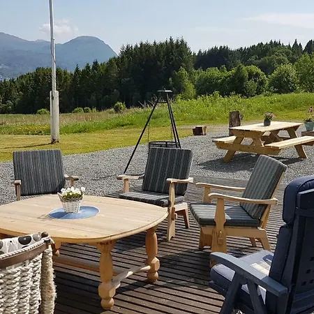 Leite Gård Near Atlantic Road In Hustadvika Lyngstad