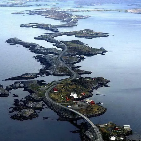 Leite Gård Near Atlantic Road In Hustadvika Semesterbostad *